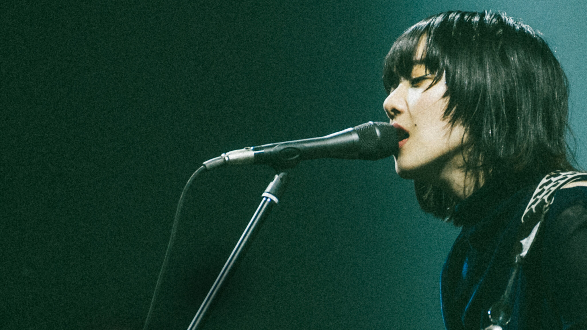 Watch Aimyon Tour 2020 “MEAT MEET” in Saitama Super Arena | Netflix