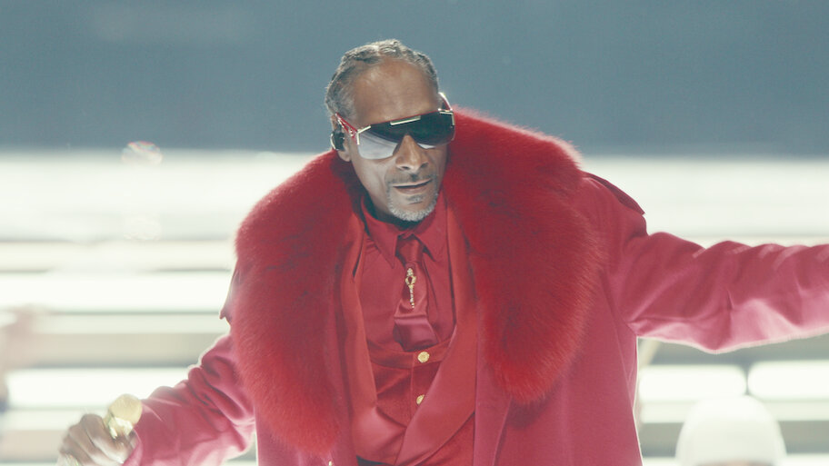 Watch Snoop's Holiday Halftime Party | Netflix Official Site
