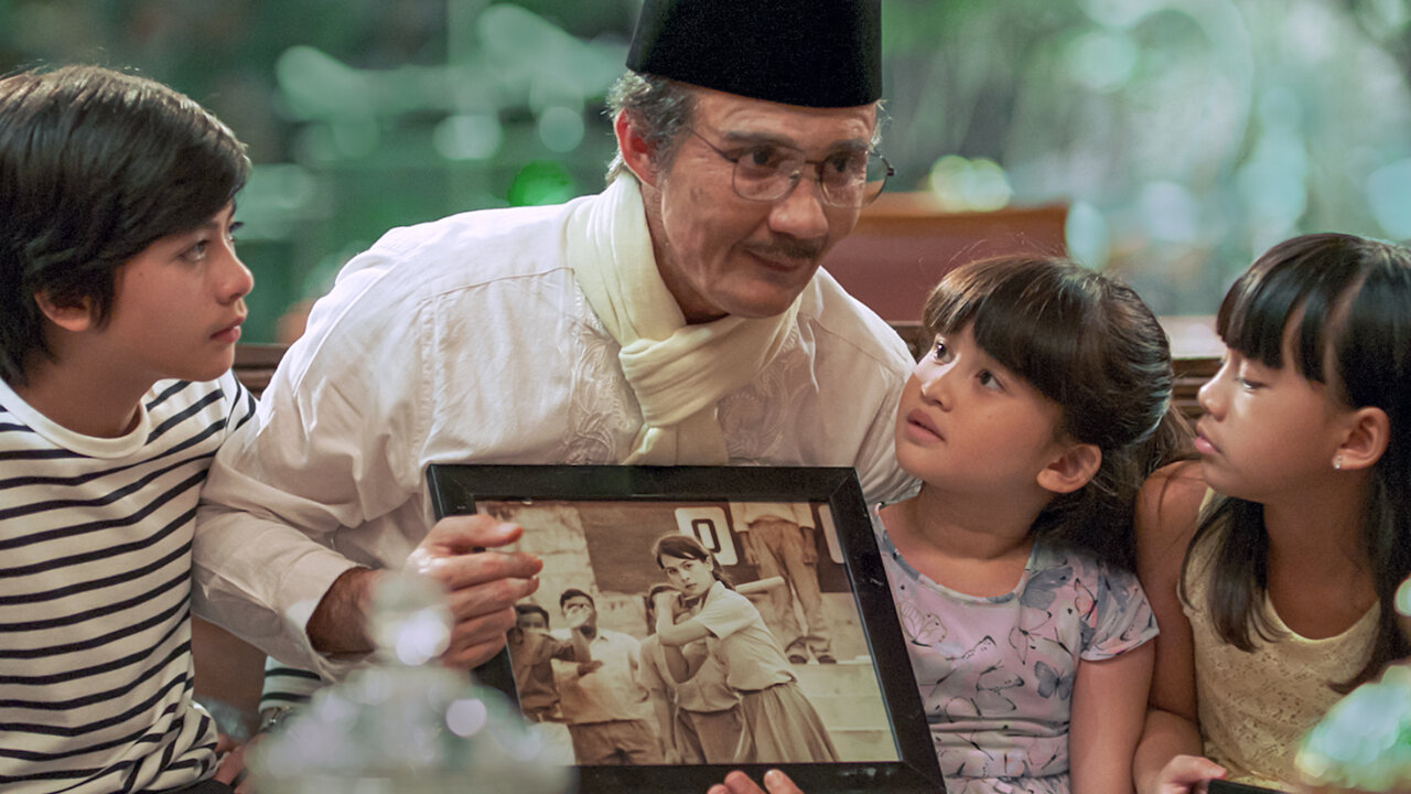 Watch Habibie & Ainun 3 | Netflix