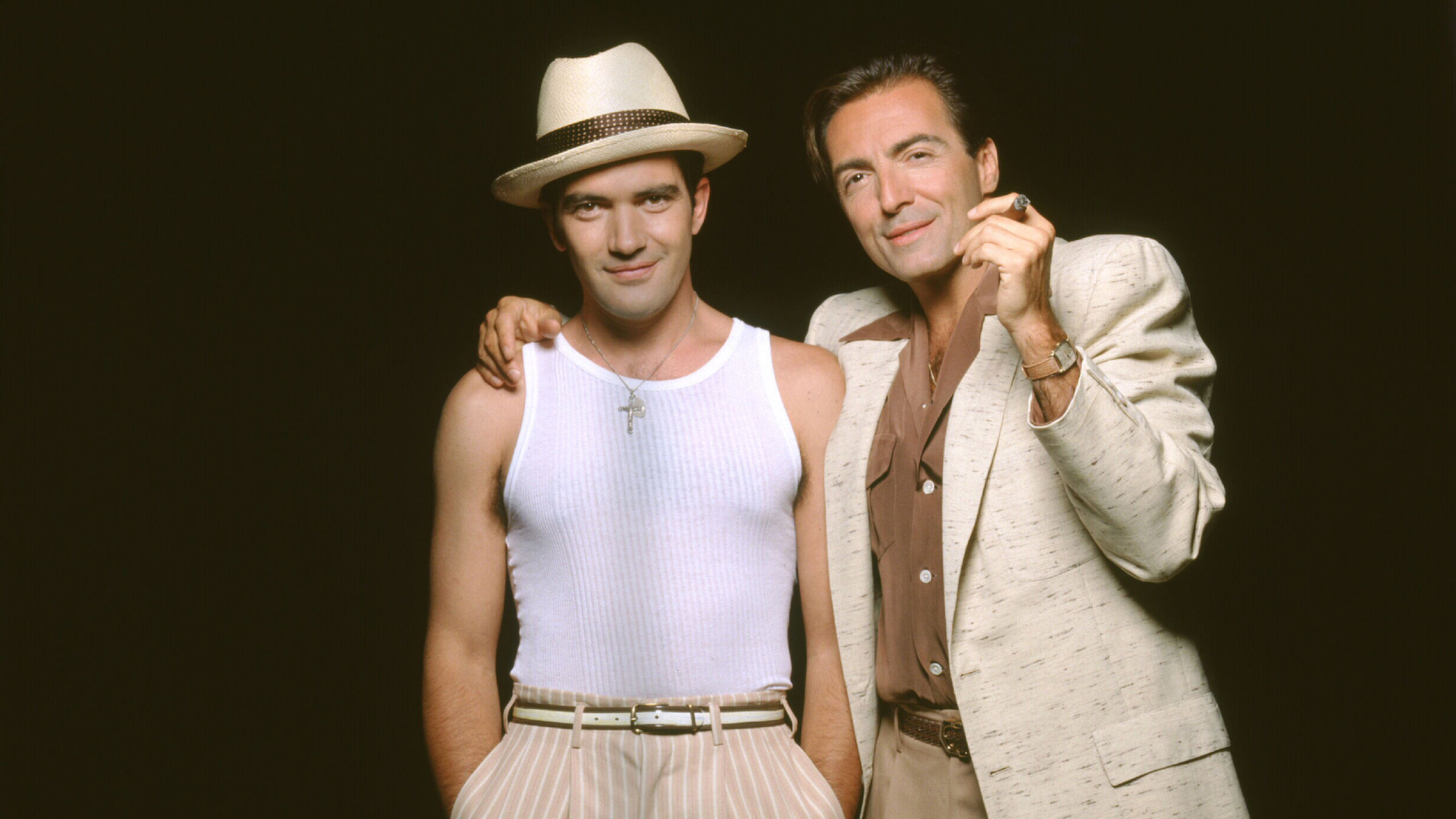 Ve Los reyes del mambo tocan canciones de amor | Netflix