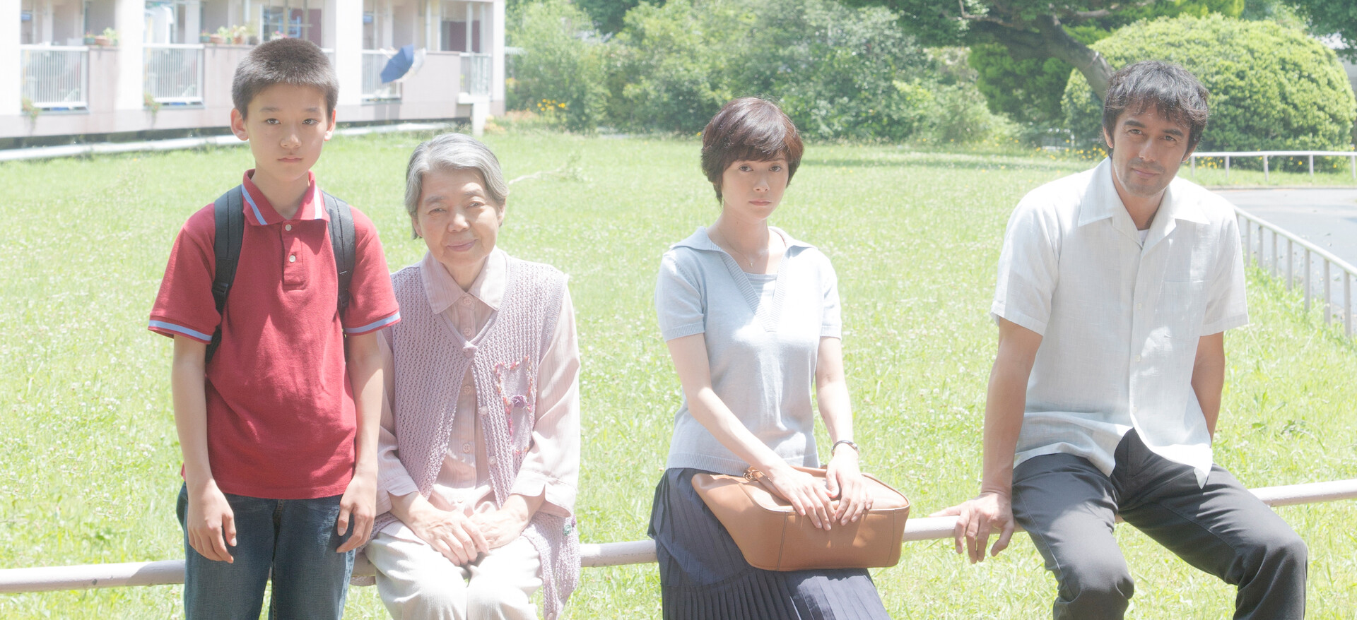 阿部寛さん　直筆サイン入り　海よりもまだ深く 海よりもまだ深く﻿を観﻿る | Netflix
