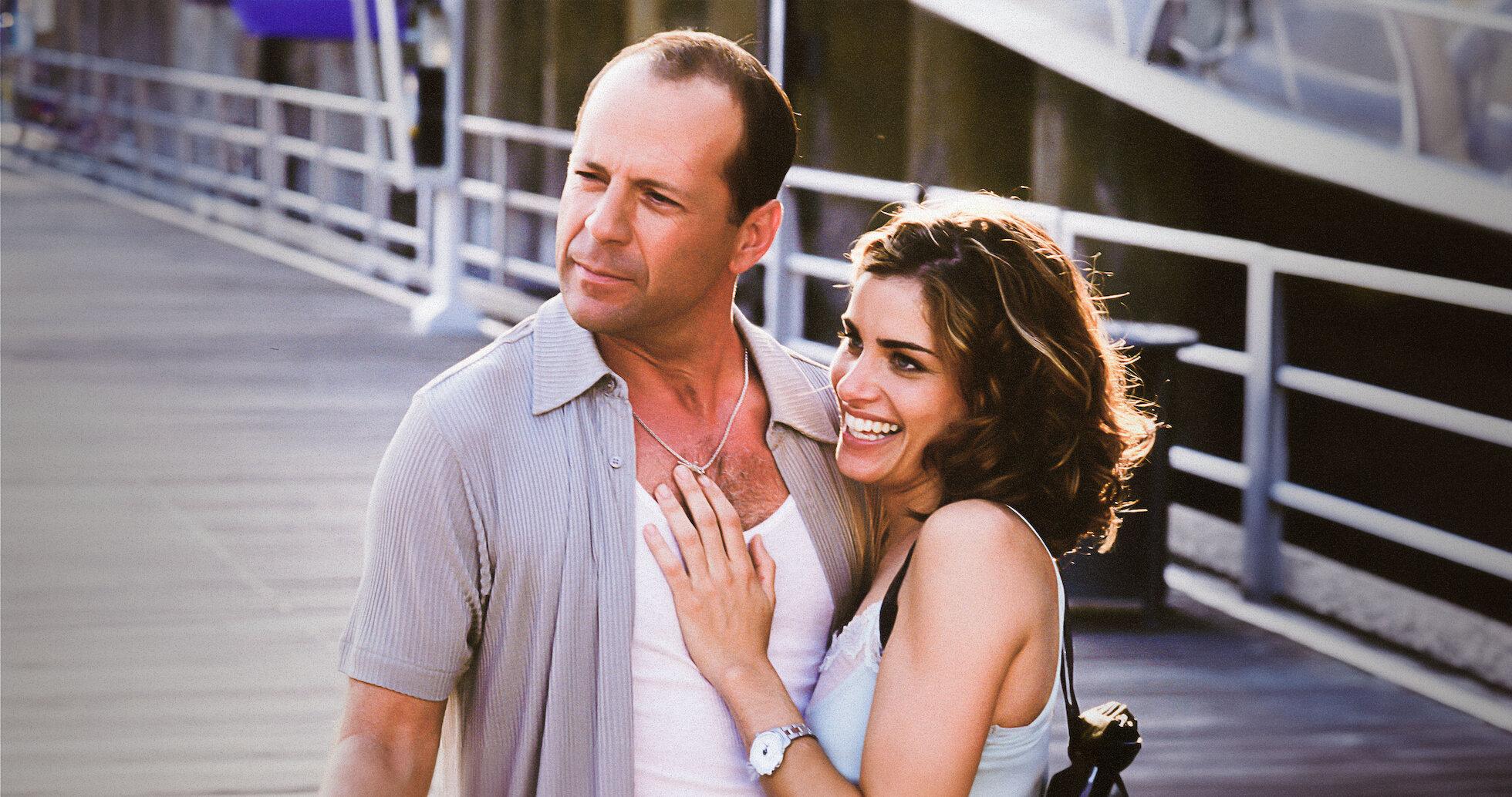 Қоғамдық орындардағы порно баршаға көрінуі үшін